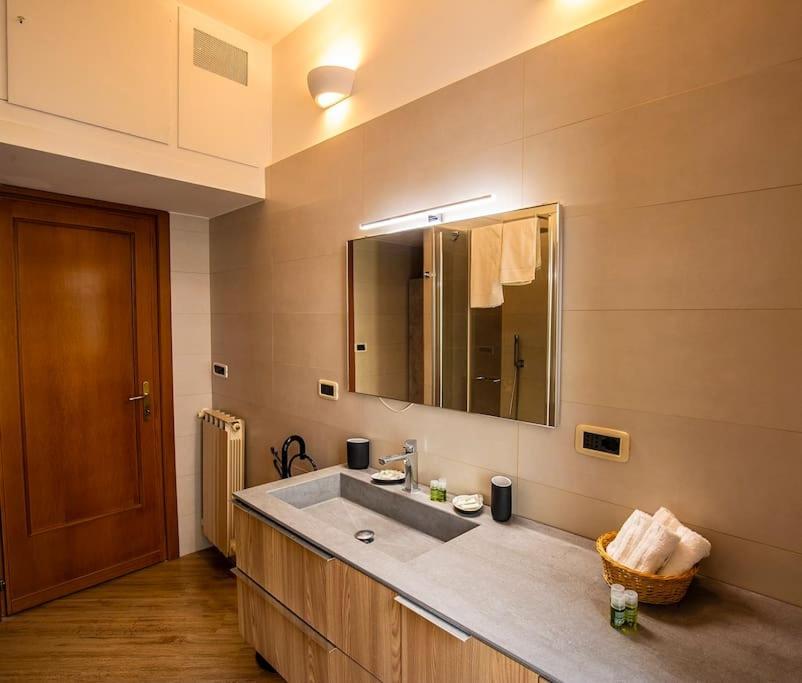 Dimora Al Colosseo, 2 Bedrooms 로마 외부 사진